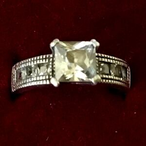 Sterling Silver Hallmarked 925 Ladies Ring with Clear Stones, Size:8